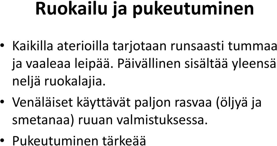 Päivällinen sisältää yleensä neljä ruokalajia.