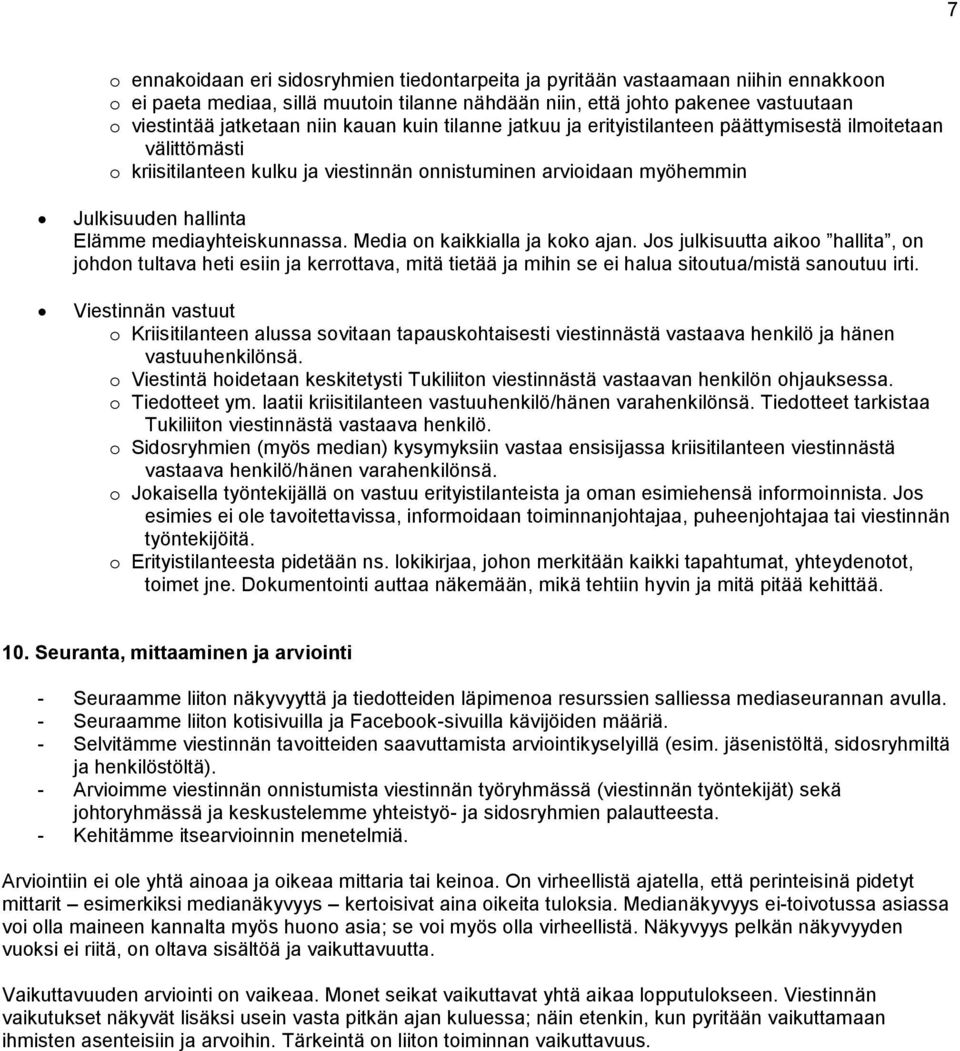 mediayhteiskunnassa. Media on kaikkialla ja koko ajan. Jos julkisuutta aikoo hallita, on johdon tultava heti esiin ja kerrottava, mitä tietää ja mihin se ei halua sitoutua/mistä sanoutuu irti.