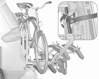 Säilytys 75 3. Kiinnitä polkupyörän molemmat pyörät kiinnityshihnoilla pyöräkiinnikkeisiin. 4. Varmista, että polkupyörä on hyvin kiinnitetty. 3. Vapauta vipu ja tarkista, että sovitin on hyvin kiinnittynyt.