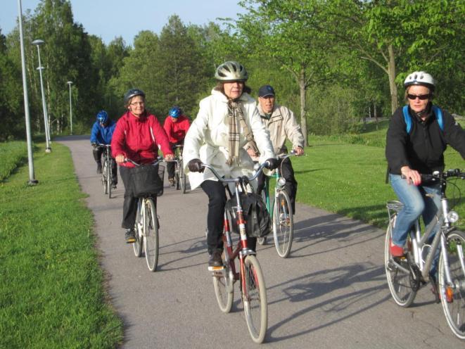 2.3 Pyöräily o o o Viikoittaiset pyöräretket lauantaisin keväällä ja syksyllä Yöpymisen