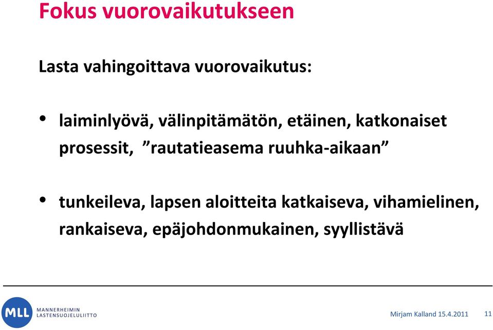 rautatieasema ruuhka-aikaan tunkeileva, lapsen aloitteita