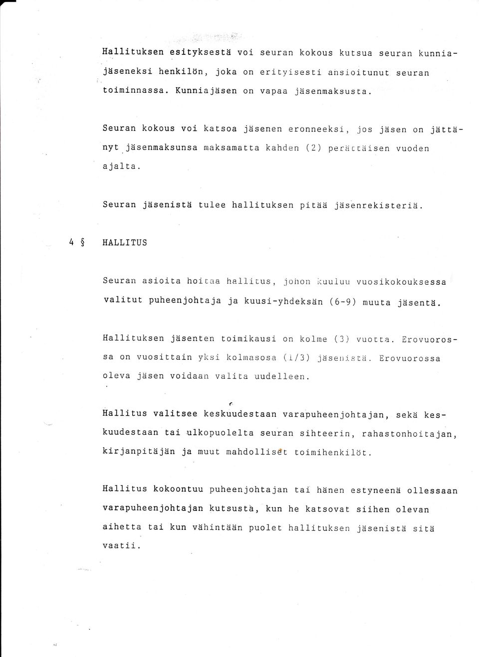 4 HALLITUS Seuran asioita hoitaa hallitus, joiron ituuluu vuosikokouksessa valitut puheenjohtaja ja kuusi-yhdeksän (6-9) muura jäsenrä. Hallituksen jäsenten toimikausi on kolme (3) vuorra.