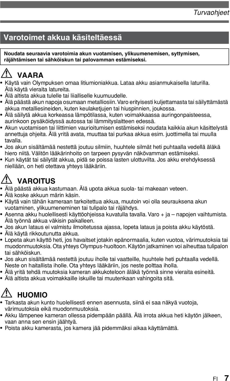 Älä päästä akun napoja osumaan metalliosiin. Varo erityisesti kuljettamasta tai säilyttämästä akkua metalliesineiden, kuten keulaketjujen tai hiuspinnien, joukossa.