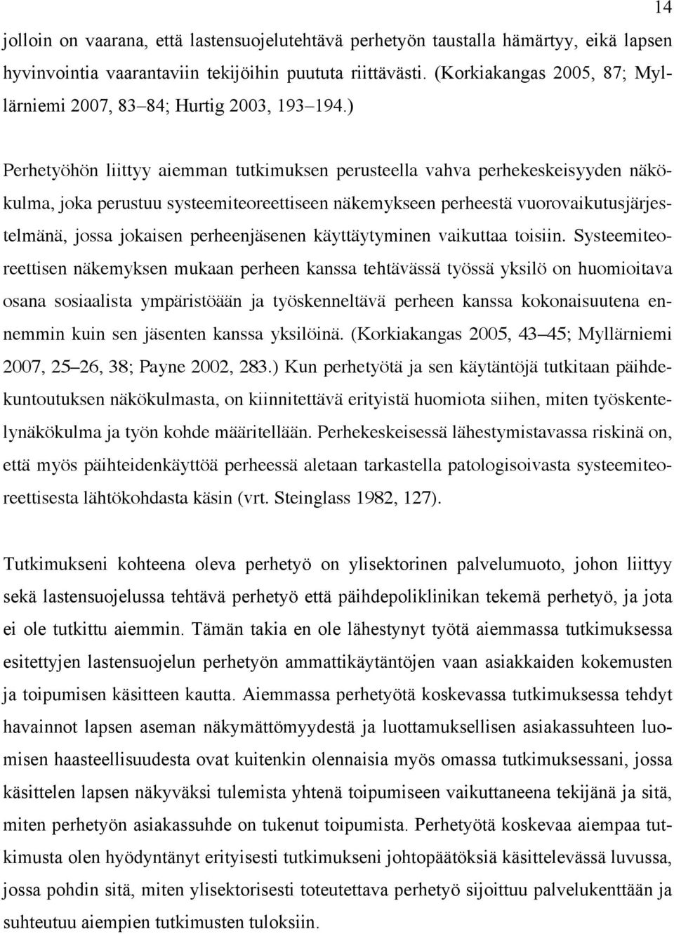 ) Perhetyöhön liittyy aiemman tutkimuksen perusteella vahva perhekeskeisyyden näkökulma, joka perustuu systeemiteoreettiseen näkemykseen perheestä vuorovaikutusjärjestelmänä, jossa jokaisen