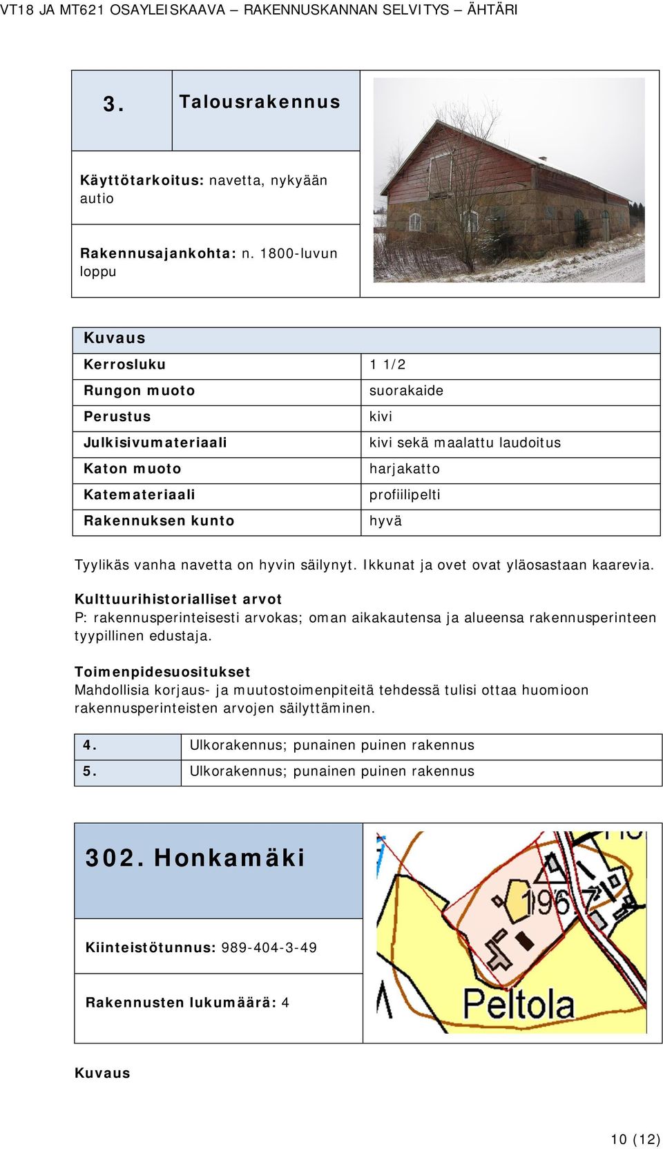 Tyylikäs vanha navetta on hyvin säilynyt. Ikkunat ja ovet ovat yläosastaan kaarevia.