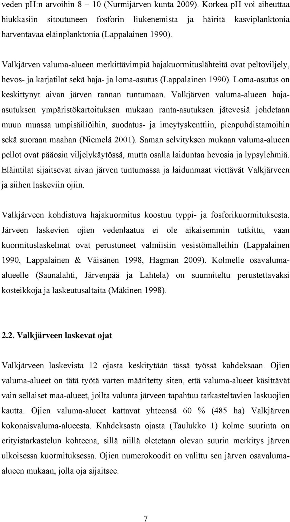 Loma-asutus on keskittynyt aivan järven rannan tuntumaan.