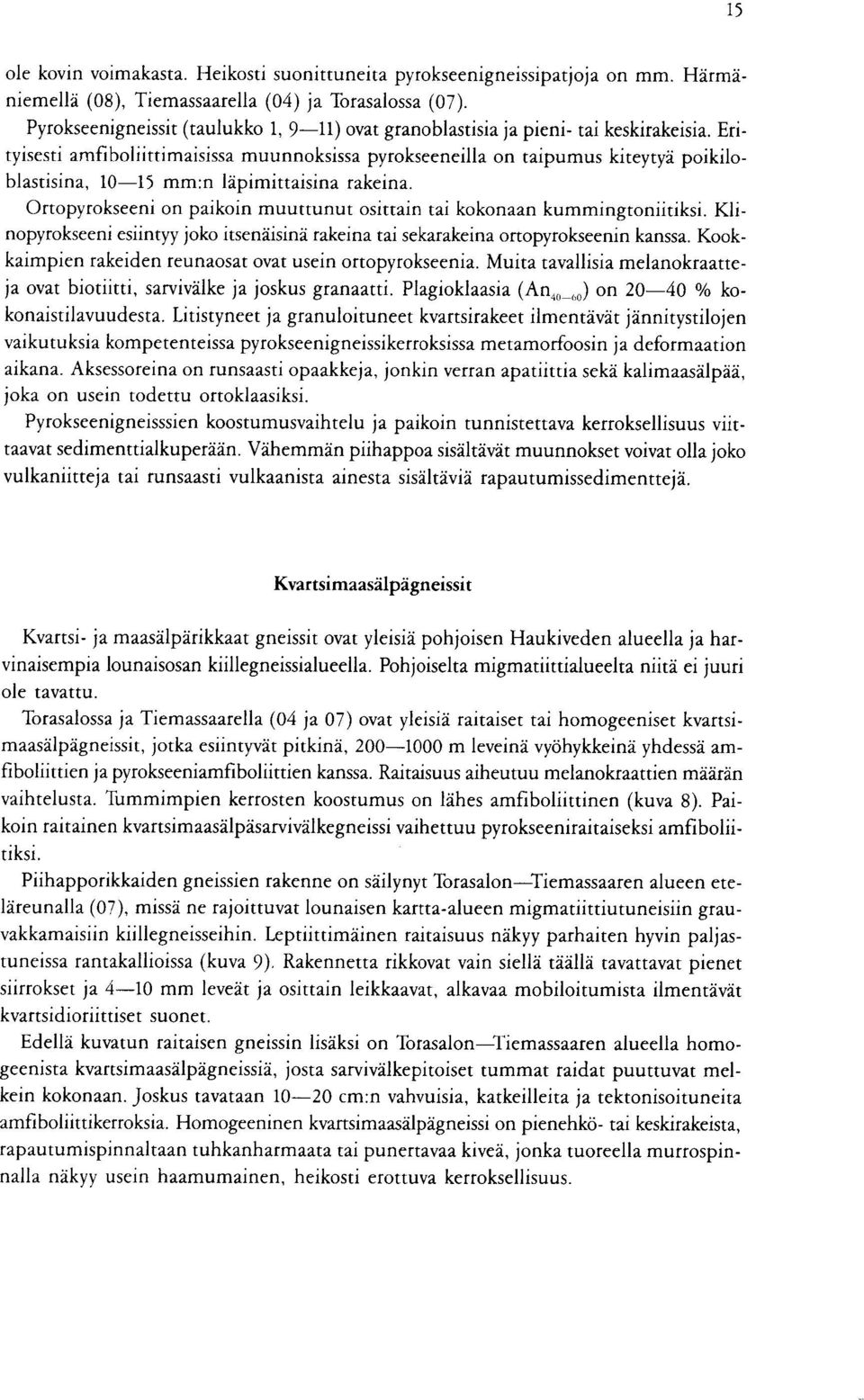 osittain tai kokonaan kummingtoniitiksi Klinopyrokseeni esiintyy joko itsenaisina rakeina tai sekarakeina ortopyrokseenin kanssa Kookkaimpien rakeiden reunaosat ovat usein ortopyrokseenia Muita