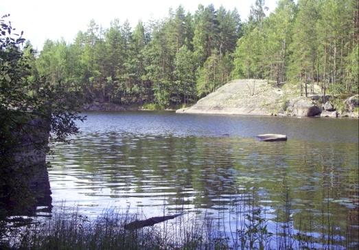 Tarinan mukaan yleensä harmiton piru elämöi joskus iltahämärissä pelotellen järvellä kalamiehiä. Kerran taas piru oli viekoitellut erään piikatytön.