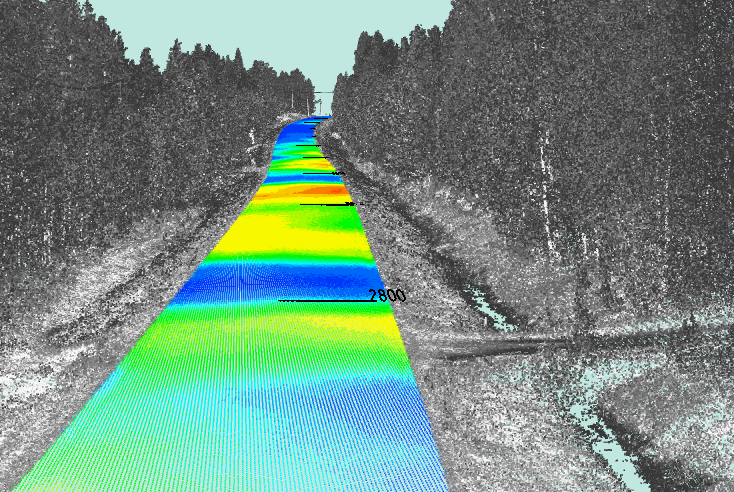 19 Kuva 15. Laserscanner- datan perusteella tehty routanousukuva paalulta 2790 m eteenpäin. Keltainen väri kuvaa yli 100 mm:n routanousua ja punainen väri yli 150 mm:n routanousua.