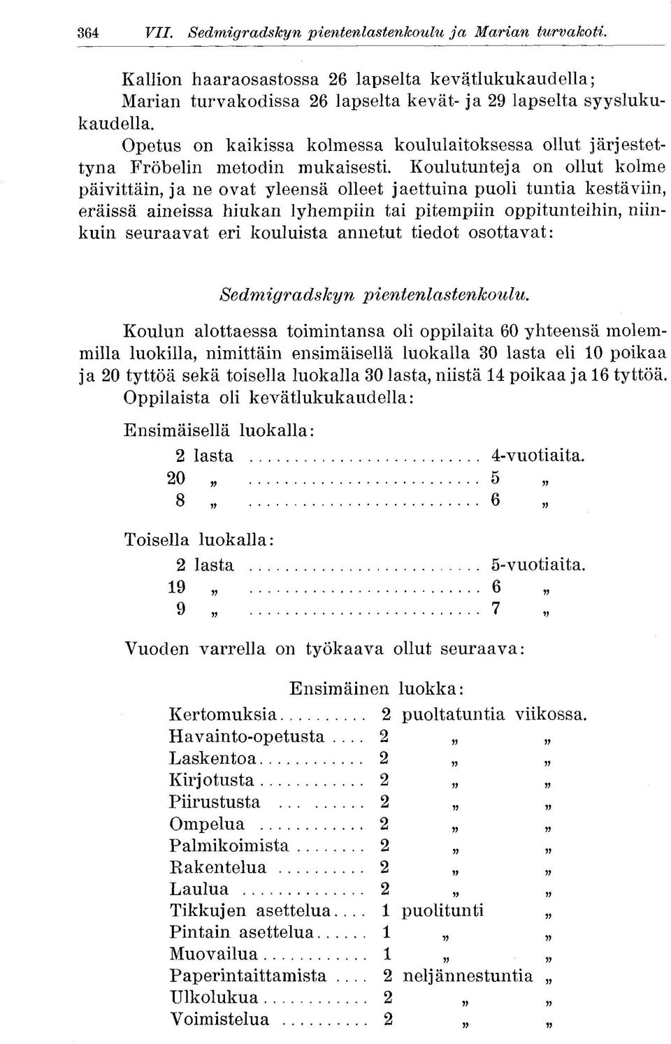 Koulutunteja on ollut kolme päivittäin, ja ne ovat yleensä olleet jaettuina puoli tuntia kestäviin, eräissä aineissa hiukan lyhempiin tai pitempiin oppitunteihin, niinkuin seuraavat eri kouluista
