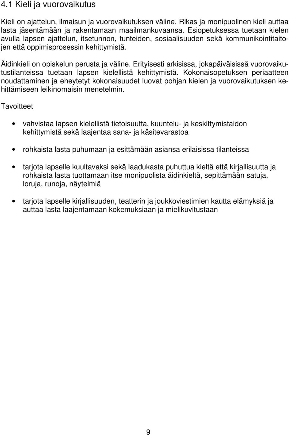 Erityisesti arkisissa, jokapäiväisissä vuorovaikutustilanteissa tuetaan lapsen kielellistä kehittymistä.