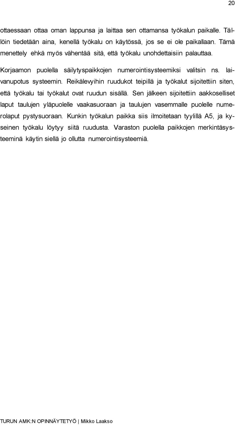 Reikälevyihin ruudukot teipillä ja työkalut sijoitettiin siten, että työkalu tai työkalut ovat ruudun sisällä.