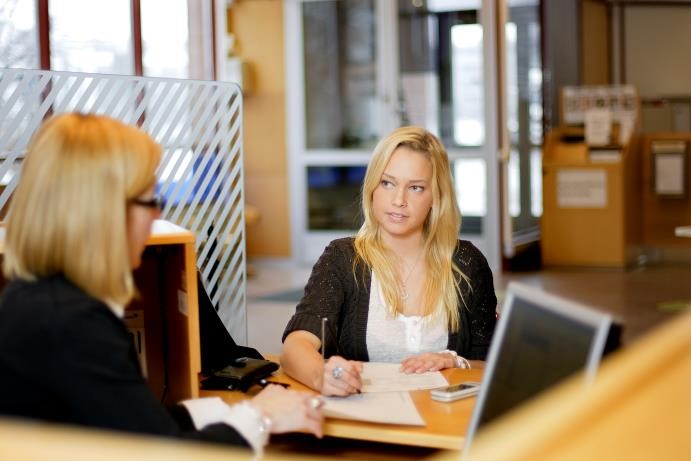 Edustamme pankkeja vakuutusyhtiöitä työeläkeyhtiöitä rahoitusyhtiöitä