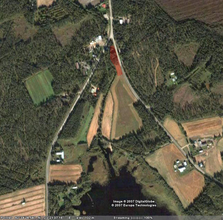 4 Satelliittikuva (Google Earth) Taipaleen järven pohjoispään alueesta, asuinpaikka korostettu punaisella.