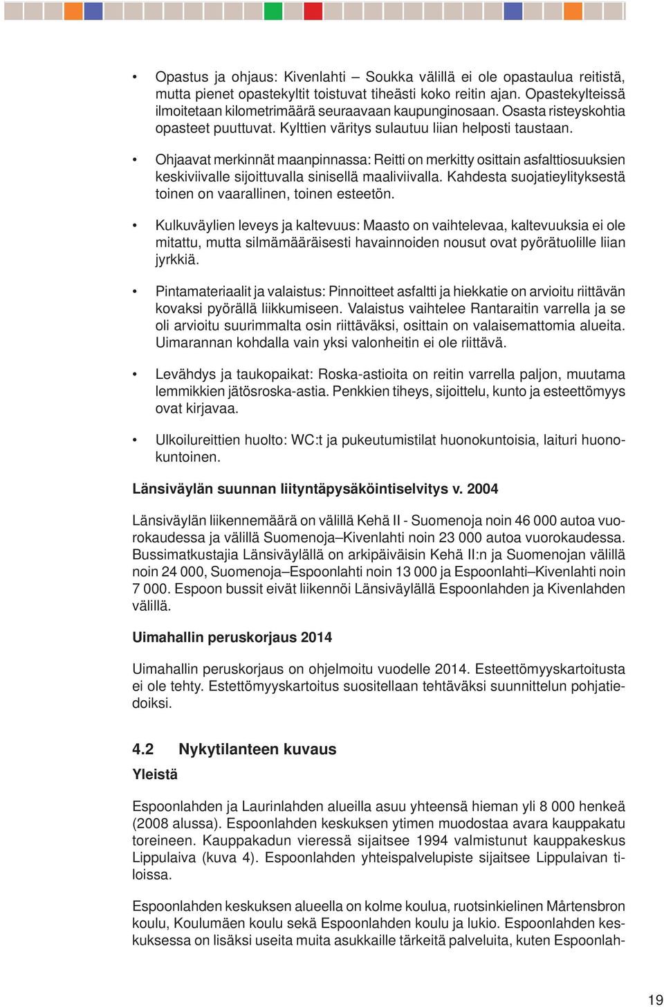 Ohjaavat merkinnät maanpinnassa: Reitti on merkitty osittain asfalttiosuuksien keskiviivalle sijoittuvalla sinisellä maaliviivalla. Kahdesta suojatieylityksestä toinen on vaarallinen, toinen esteetön.