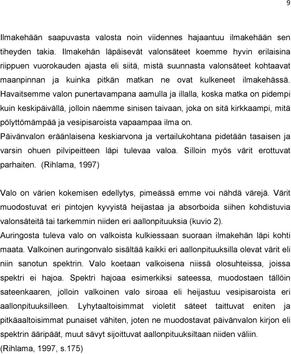 Havaitsemme valon punertavampana aamulla ja illalla, koska matka on pidempi kuin keskipäivällä, jolloin näemme sinisen taivaan, joka on sitä kirkkaampi, mitä pölyttömämpää ja vesipisaroista vapaampaa