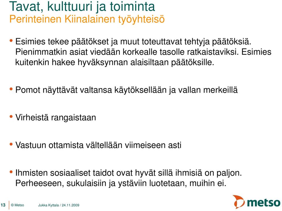 Pomot näyttävät valtansa käytöksellään ja vallan merkeillä Virheistä rangaistaan Vastuun ottamista vältellään viimeiseen asti