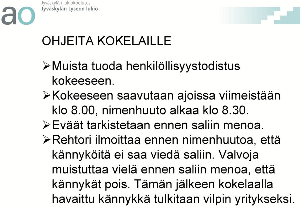 Rehtori ilmoittaa ennen nimenhuutoa, että kännyköitä ei saa viedä saliin.