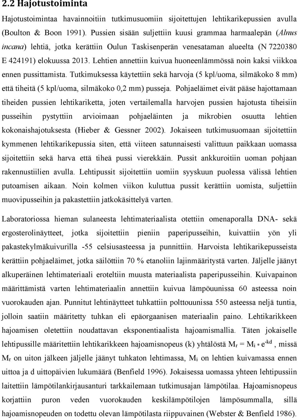 Lehtien annettiin kuivua huoneenlämmössä noin kaksi viikkoa ennen pussittamista. Tutkimuksessa käytettiin sekä harvoja (5 kpl/uoma, silmäkoko 8 mm) että tiheitä (5 kpl/uoma, silmäkoko 0,2 mm) pusseja.