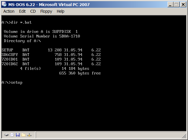Kirjoita DIR *.BAT ja paina ENTER. Saat näkyviin listauksen levykkeellä olevista BATtiedostoista. SETUP.BAT on tiedosto jota etsimme, joten kirjoita seuraavaksi SETUP ja paina ENTER.