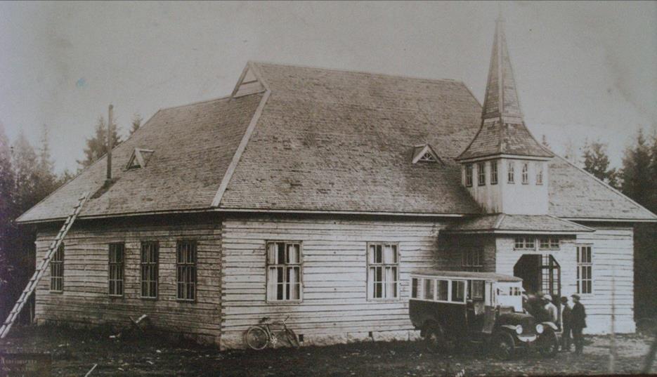 Soilahden vanha koulu 1920. Koulu on lakkautettu 1970-80 lukujen vaihteessa, sen jälkeen ollut vuokrattuna asuin-, liike- ja varastokäytössä.