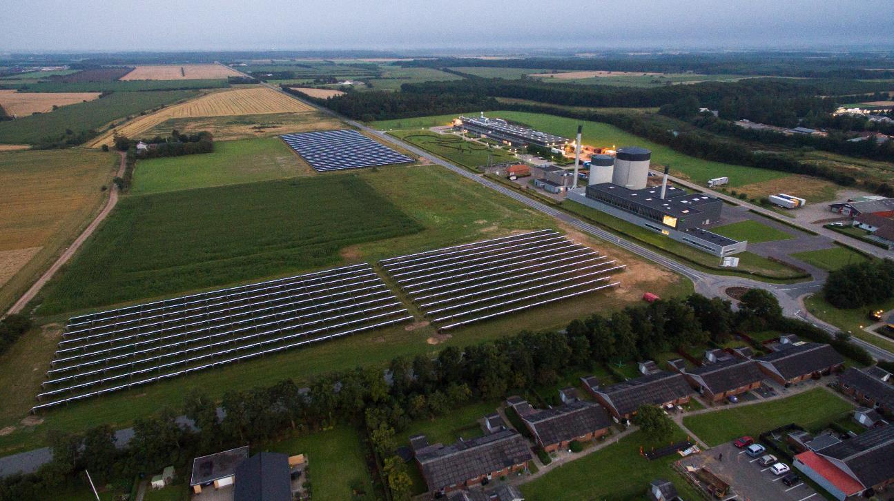 Future energy storage of 50.000 m 3 Energy storage Exchange station Heat pump Future solar fields Solar fields 9.