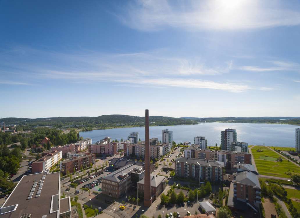 Aktiivisen elinkeinoelämän kaupunki Lähes 140 000 asukkaan kasvava kaupunki Toiseksi