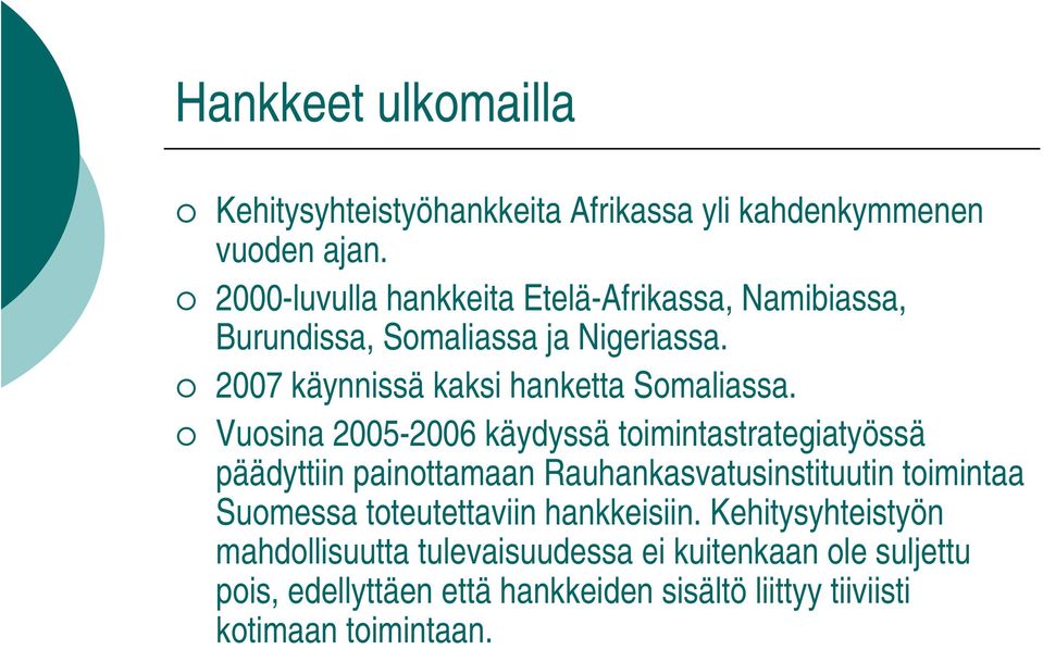 Vuosina 2005-2006 käydyssä toimintastrategiatyössä päädyttiin painottamaan Rauhankasvatusinstituutin toimintaa Suomessa