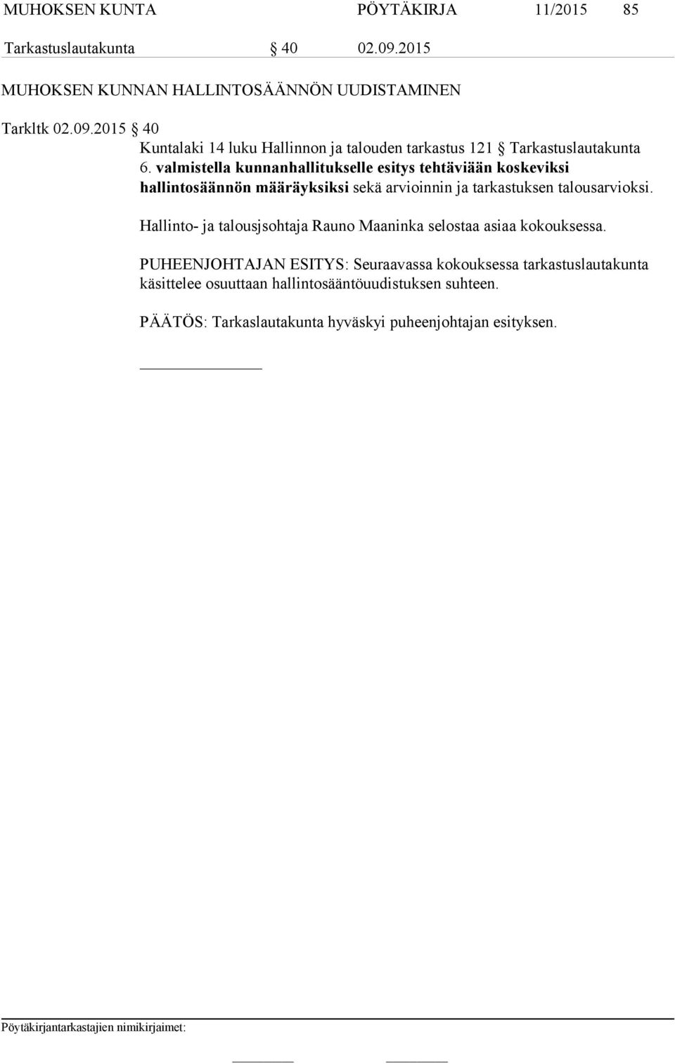 Hallinto- ja talousjsohtaja Rauno Maaninka selostaa asiaa kokouksessa.