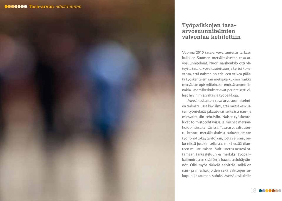 naisia. Metsäkeskukset ovat perinteisesti olleet hyvin miesvaltaisia työpaikkoja.