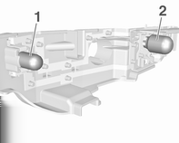 Auton hoito 239 LED-takavaloilla varustetuissa autoissa pidinkielekkeet on asetettu hiukan eri tavalla. 3. Vedä takavaloasennelma syvennyksistä ja irrota se. 5.