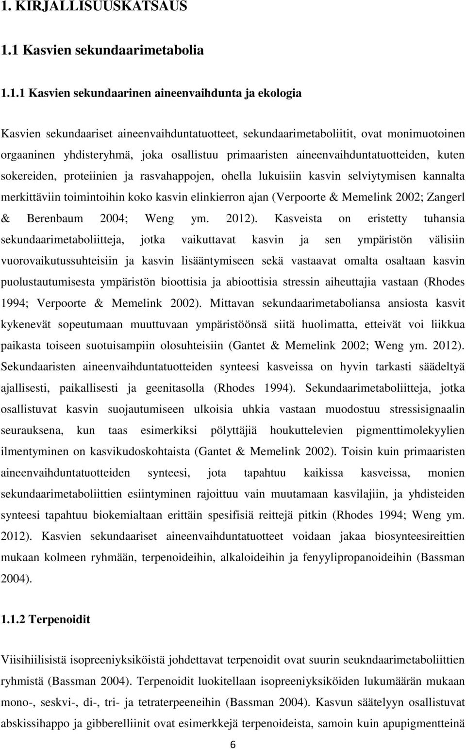 merkittäviin toimintoihin koko kasvin elinkierron ajan (Verpoorte & Memelink 2002; Zangerl & Berenbaum 2004; Weng ym. 2012).