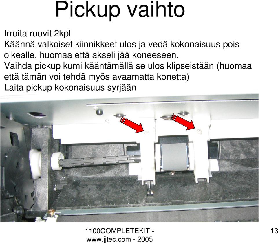 Vaihda pickup kumi kääntämällä se ulos klipseistään (huomaa että