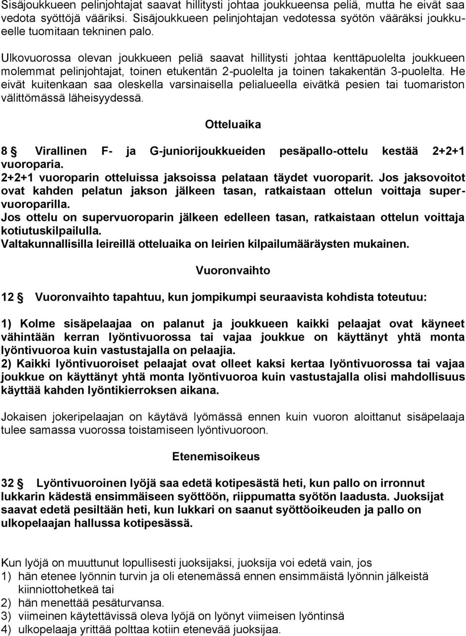 Ulkovuorossa olevan joukkueen peliä saavat hillitysti johtaa kenttäpuolelta joukkueen molemmat pelinjohtajat, toinen etukentän 2-puolelta ja toinen takakentän 3-puolelta.