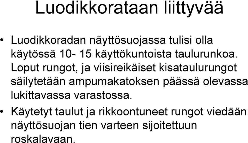 Loput rungot, ja viisireikäiset kisataulurungot säilytetään ampumakatoksen päässä