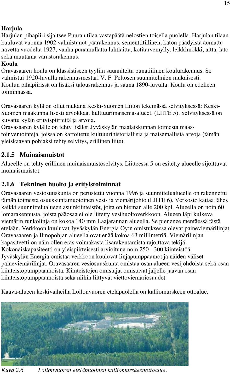 sekä muutama varastorakennus. Koulu Oravasaaren koulu on klassistiseen tyyliin suunniteltu punatiilinen koulurakennus. Se valmistui 1920-luvulla rakennusmestari V. F.