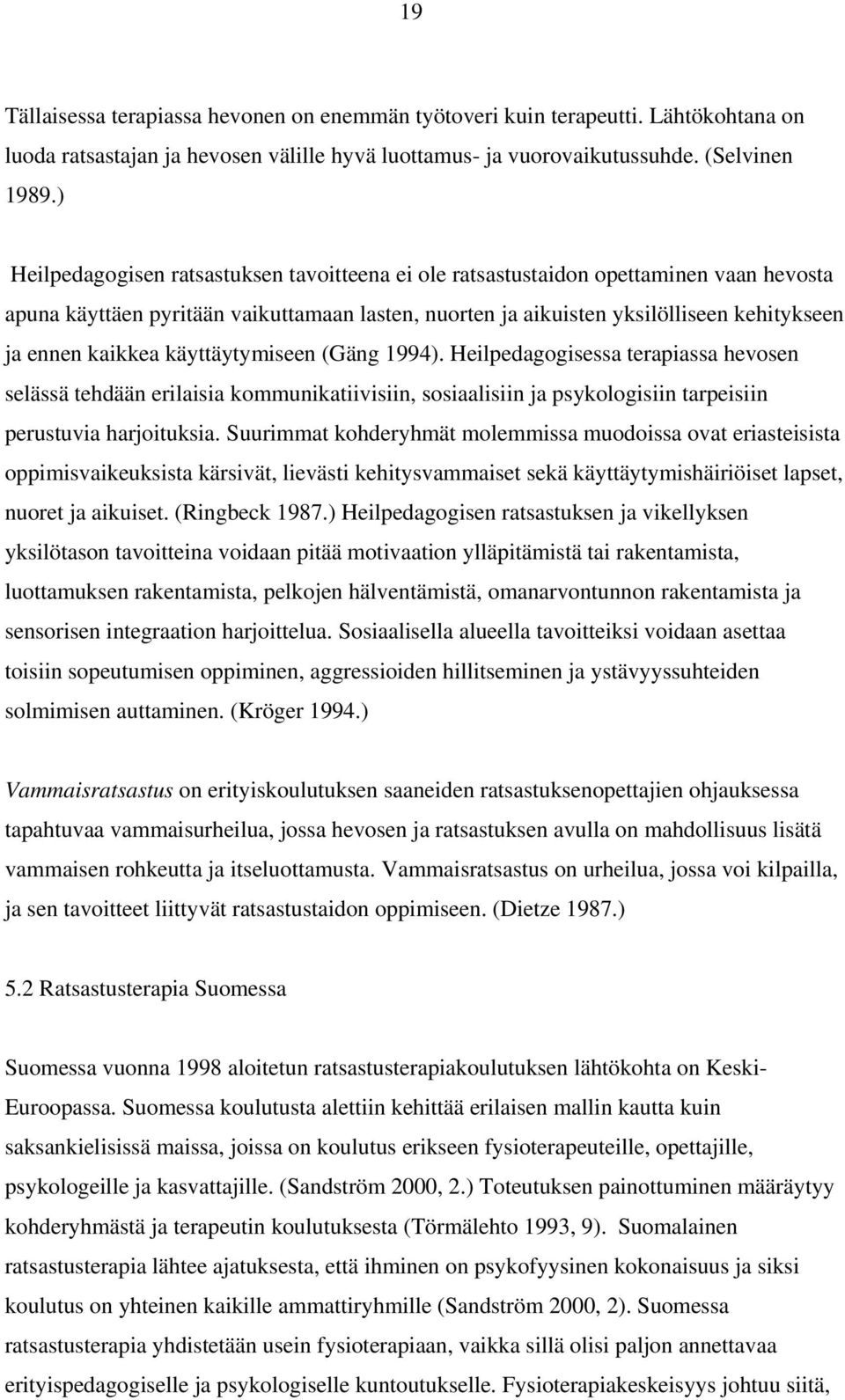 käyttäytymiseen (Gäng 1994). Heilpedagogisessa terapiassa hevosen selässä tehdään erilaisia kommunikatiivisiin, sosiaalisiin ja psykologisiin tarpeisiin perustuvia harjoituksia.