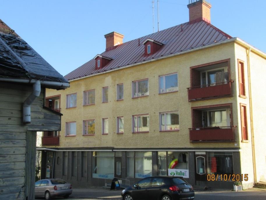 Vasemmalla Pankkila, 1952 pankki ja asuintalo, nykyään liiketiloina.