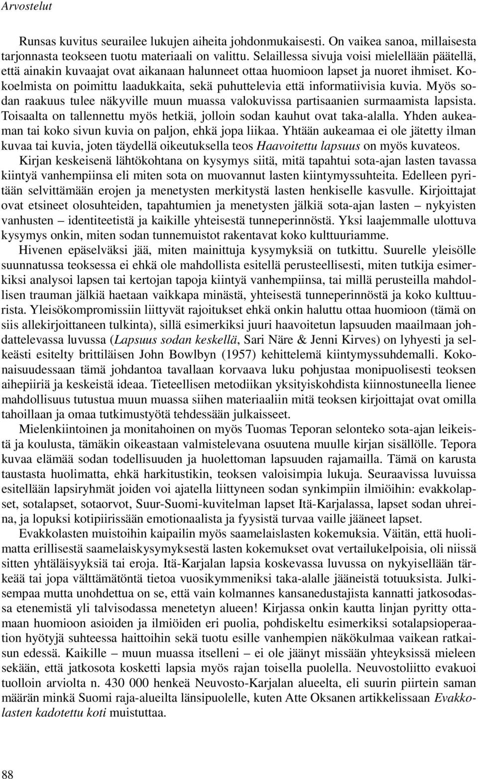 Kokoelmista on poimittu laadukkaita, sekä puhuttelevia että informatiivisia kuvia. Myös sodan raakuus tulee näkyville muun muassa valokuvissa partisaanien surmaamista lapsista.