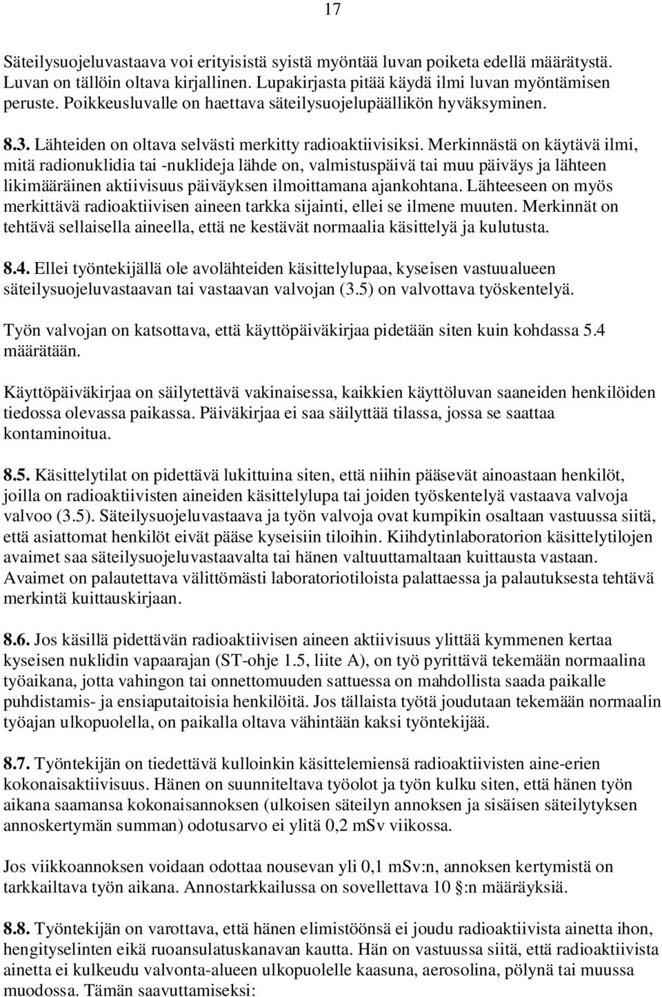Merkinnästä on käytävä ilmi, mitä radionuklidia tai -nuklideja lähde on, valmistuspäivä tai muu päiväys ja lähteen likimääräinen aktiivisuus päiväyksen ilmoittamana ajankohtana.