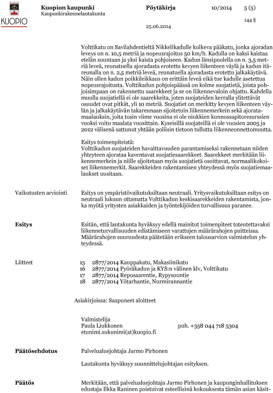 2,5 metriä leveä, reunatuella ajoradasta erotettu jalkakäytävä. Näin ollen kadun poikkileikkaus on erittäin leveä eikä tue kadulle asetettua nopeusrajoitusta.