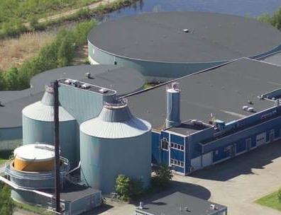 Joensuun Veden lämmöntalteenotto jätevedestä Kuhasalon jätevedenpuhdistamolle on kaksi lämpöpumppua, joiden yhteisteho on 800 kw Puhdistettu jätevesi on säistä riippuen 8-14 asteista, ja siitä