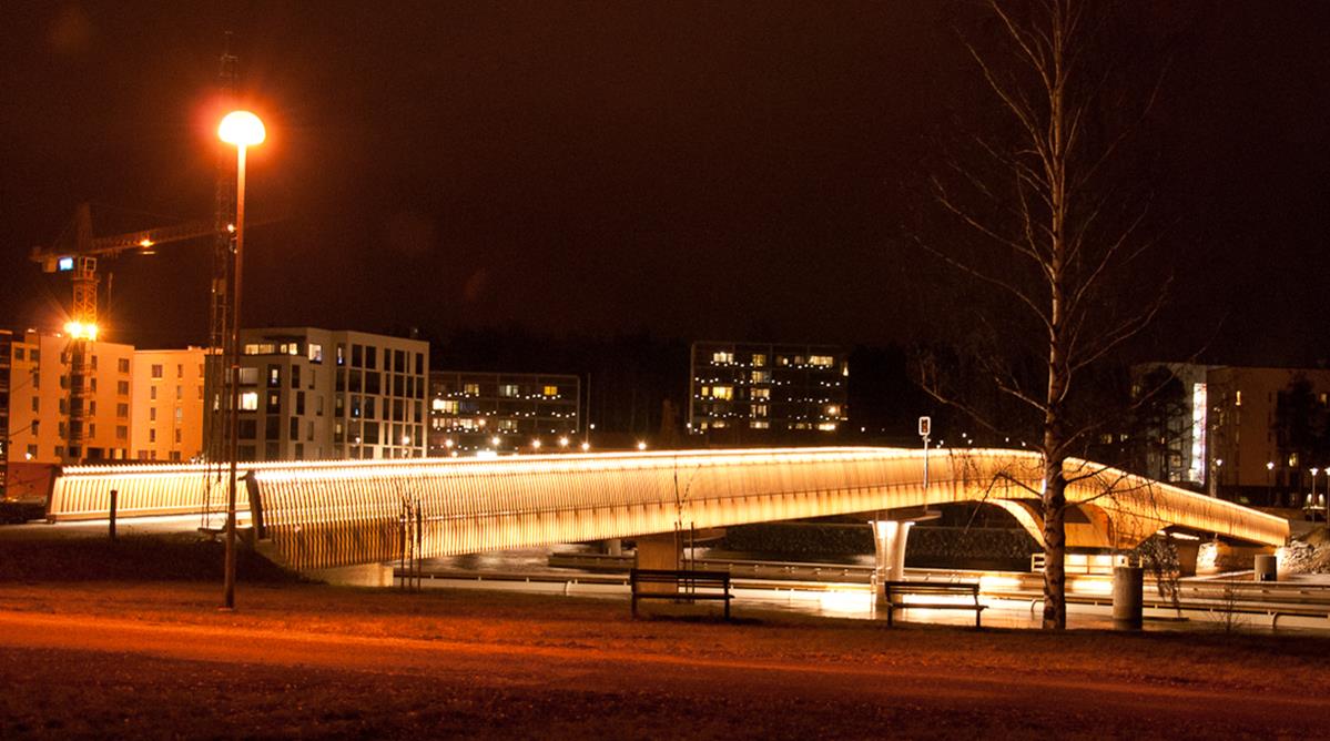 Ylisoutajan silta Kevyenliikenteen silta valmistui vuonna 2014 LED-valaisimet sillan käsijohteessa ja sillan reunapalkeissa Vuoden silta palkinto vuonna