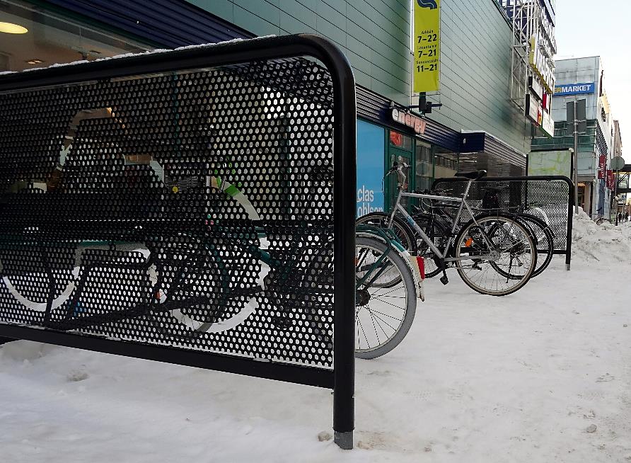 henkilöstön matkantekoon Prisman pyöräparkki työntekijöille Lukittava pyöränsäilytysalue henkilökunnan