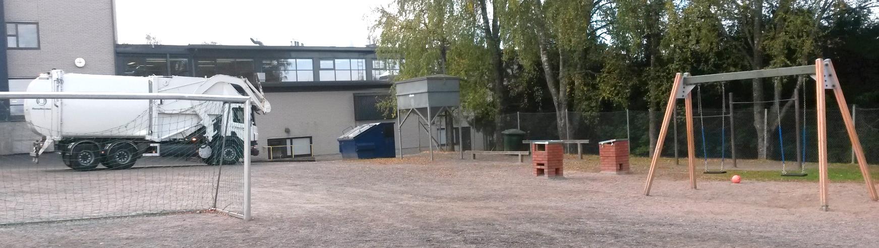 Kuva: Mikko Helasvuo Viihtyisät, virikkeiset ja turvalliset ulkotilat turvallinen kulku oppilaitoksen eri toimipisteiden ja sen käyttämien liikuntakenttien, ulkoilualueiden ja leikkipaikkojen välillä