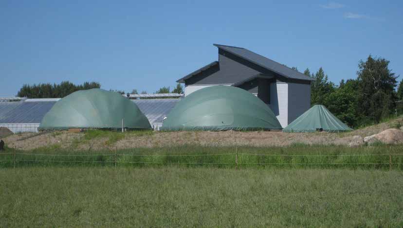 Tuorlan biokaasulaitos sijaitsee vain muutaman sadan metrin päässä lähimmistä Piikkiönlahden ruovikoista.