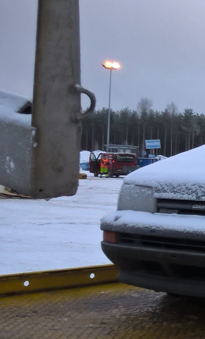 Romuajoneuvotehtäviä Autojen määrä lisääntyy koko ajan hurjaa vauhtia maapallolla. Ihmiset haluavat liikkua paikasta toiseen yhä enemmän.