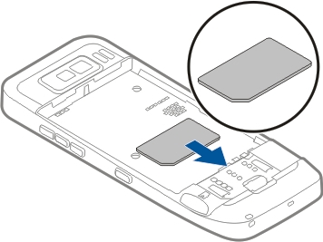 SIM-kortin ja akun asettaminen paikalleen 1. Avaa laitteen takakansi seuraavien ohjeiden mukaisesti. Kun laitteen takaosa on sinua kohti, avaa takakannen vapautussalpa ja nosta takakansi. 2.