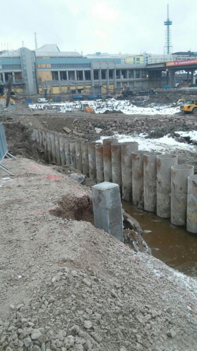 23 KUVA 10. Luiska sortunut paalun kohdalta.