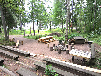 äperjantai 28.4. Klo 10 Diakoniatyön rukoushetki, Diakoniatyön neuvottelutila, Temppelikatu 9 C. Klo 18 Iloinen ehtoollinen, Keskuskirkko. äsunnuntai 30.4. Klo 10 Messu, Keskuskirkko.